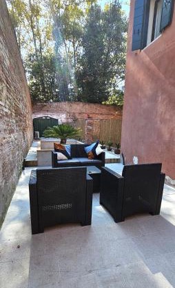 Small Villa with private Garden