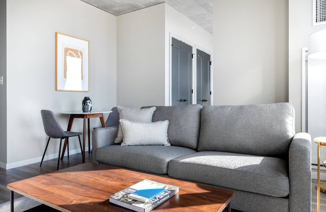Smart West Loop Studio w/Pool, Gym, nr. Fulton Market, by Blueground