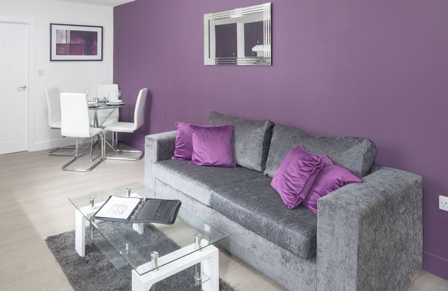 SmartApart - 2 Bedroom Serviced Apartment