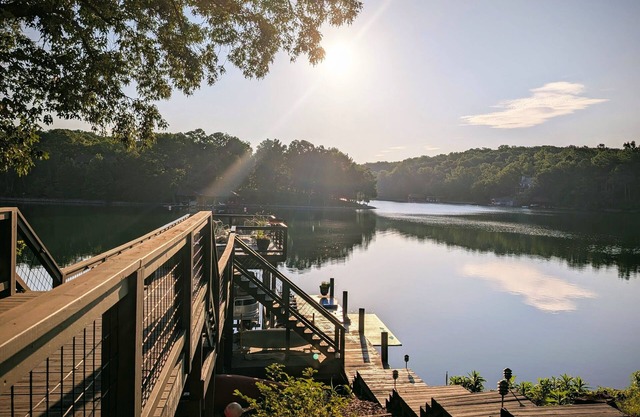 Smith Mountain Sunrise: Waterfront Party Deck, Great Water Views, Pet Friendly