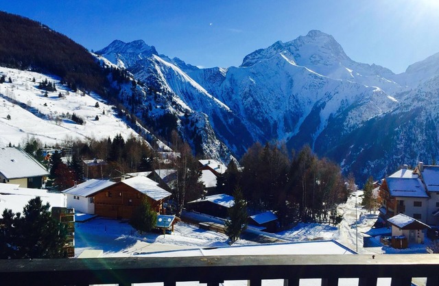 SNOW FRONT 20 M OF "DIABLE" LIFT, CLEANING INCLUDED, POSSIBLE TO RENT 2 APARTS