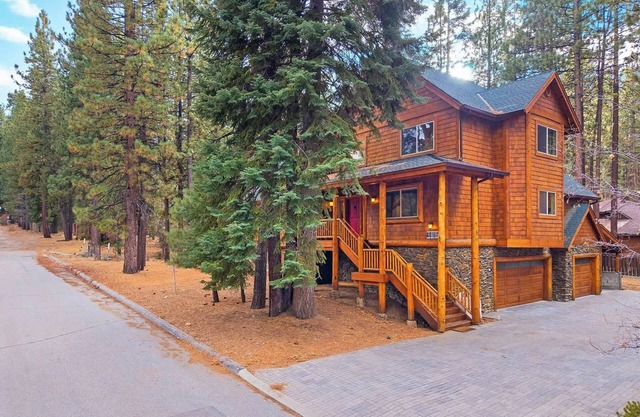 Snow Summit. Huge 6BR Chalet w/Game Room, Spa.