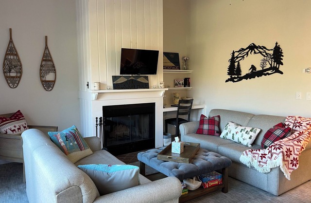 Snowdrop Lodge - Beautiful Condo on Jiminy Peak Grounds