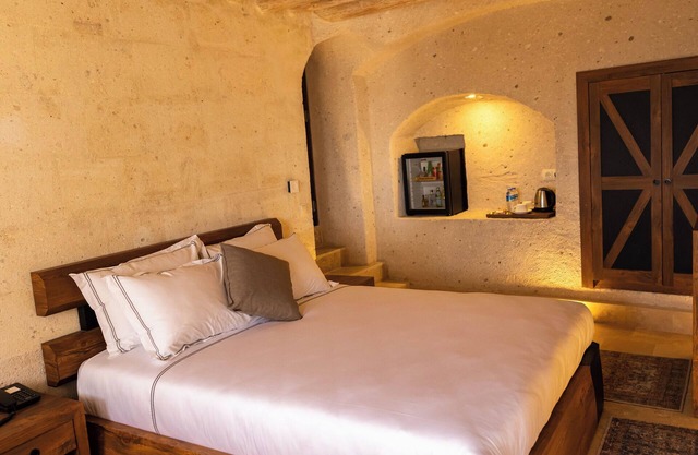 Snowy Mountain view Luxury Delux Cave Room 105