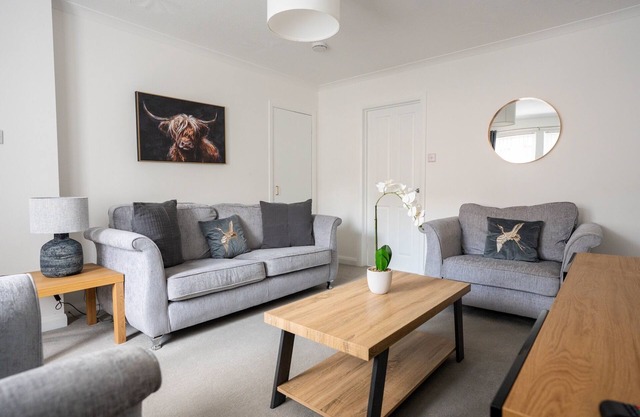 Snug Modern Home in Tillicoultry