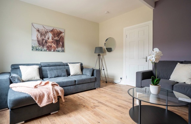 Snug Modern Home in Dunfermline
