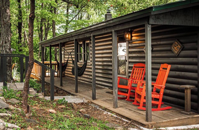Soak In the Hot Tub @ County Top Cabin - Near I-77 & the Blue Ridge Parkway