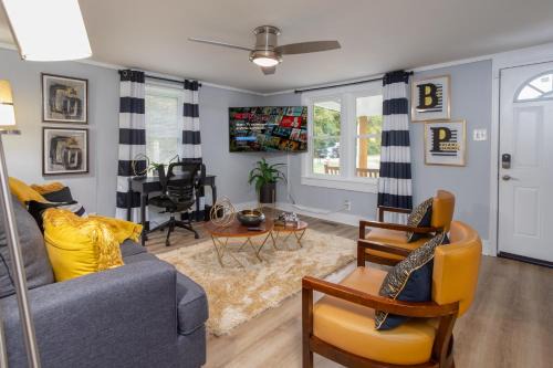 Soaking tub w Washer and Dryer, WiFi