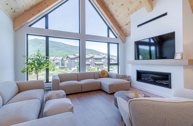 SOFA VILLAS | 106 | Cozy Chalet at the Ste-Anne Mountain