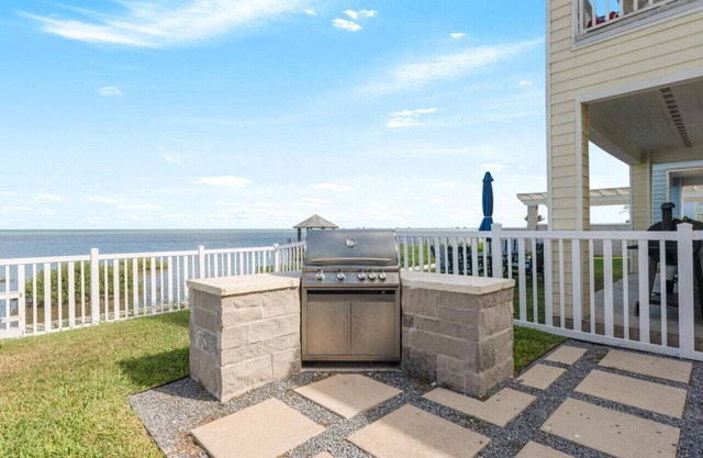 SOL-STICE | 2BD Waterfront Kid & Pet Friendly Home