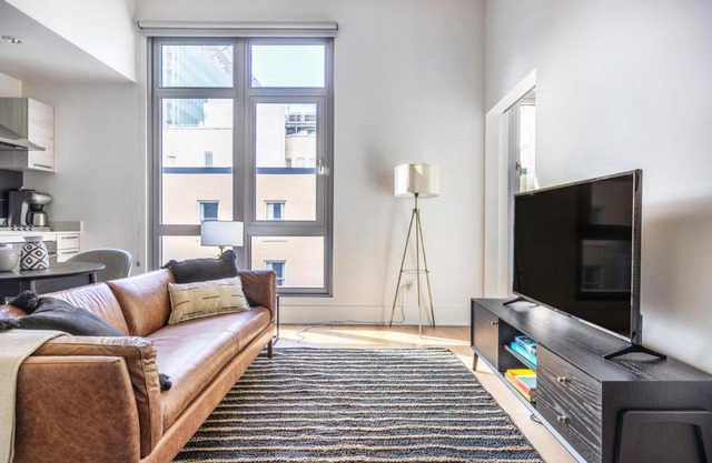 Soma 1BR w Parking BBQ Lounge nr BART SFO-415