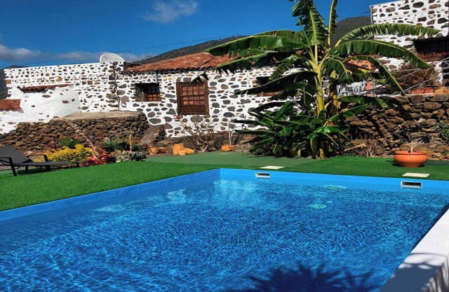 Sombrero de Pico A en el Paso, La Palma. Piscina Compartida