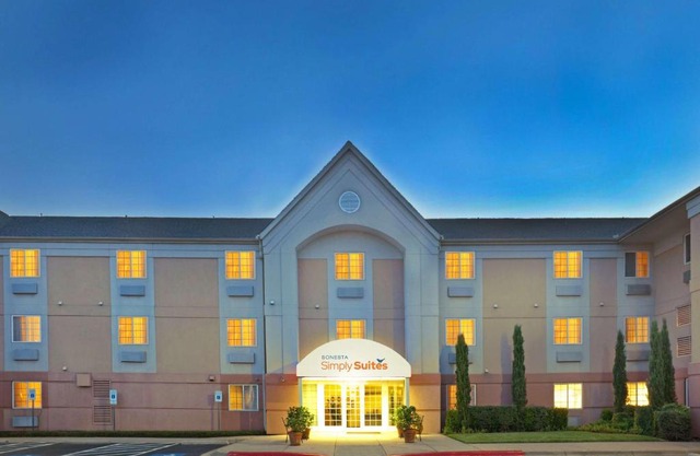 Sonesta Simply Suites Dallas Galleria