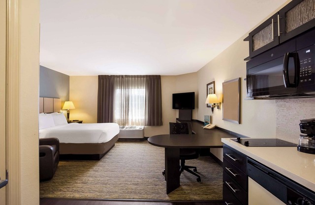 Sonesta Simply Suites St Louis Earth City
