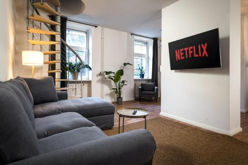 Sonnig & Helle Wohnung Alexanderplatz in 15min zu erreichen, Herthastraße sehr schön und groß für Gruppen geeignet