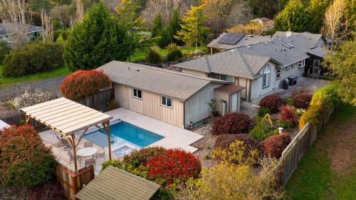 Sonoma Hideaway w Private Pool Fire Pit Game Room Guest Studios