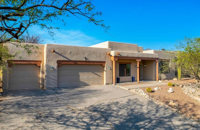 Sonoran gem in Hidden Valley with POOL!