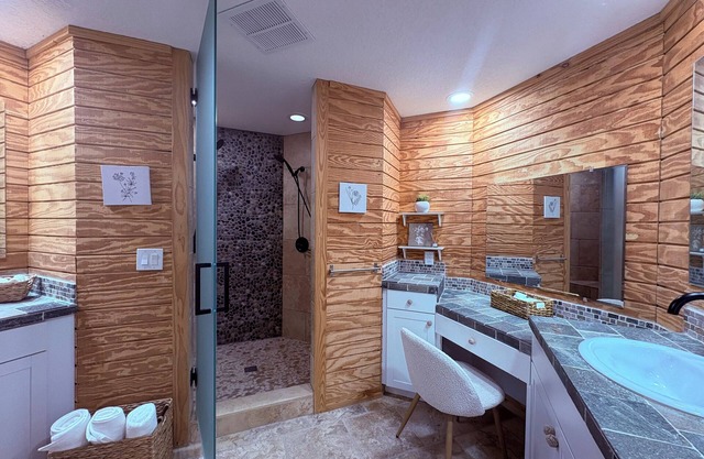 Soothing apartment with AC in Greenacres - Perfect for a getaway