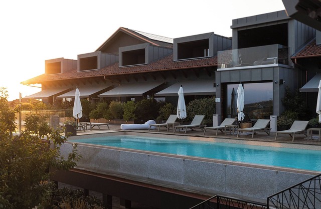 Sorello - Vineho in Barolo in the vineyards with breakfast