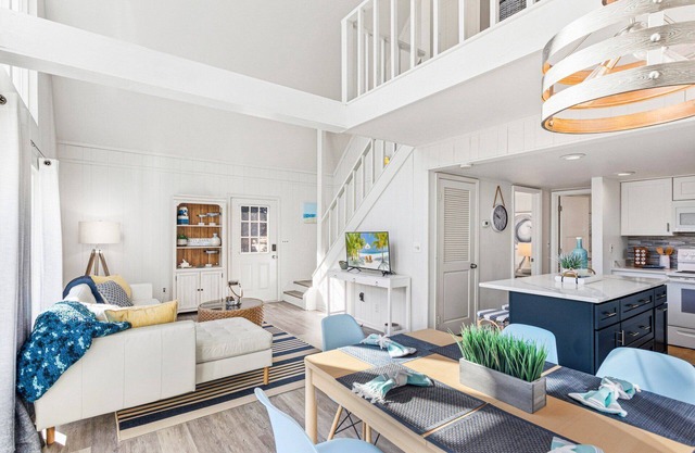 Soundside Comfort w/Pool & Golf Views