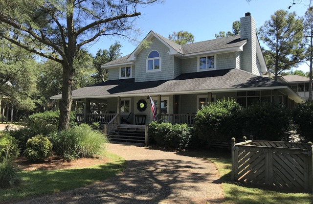 Soundside Corolla Light - Professionally Decorated, Wrap-Around Porch, Hot Tub