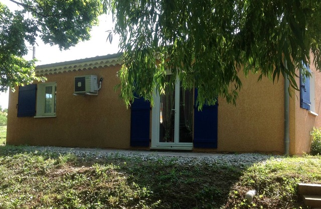 South Ardèche cottage in the countryside 5 minutes from Alba la Romaine for 6 people.