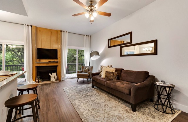 South Austin Creekside Retreat. Nature, Trees, Wet Weather Creek