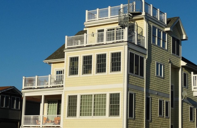 SOUTH BB-CANAL FRONT Walk to Beach-6 BR 7 BA sleeps 16-Pet Friendly Home