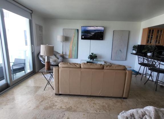 South beach Studio Apartment in luxury building