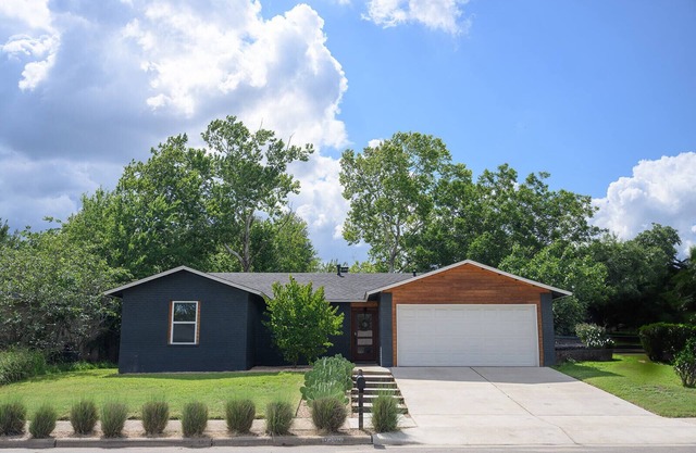 South Congress Austin -Wellness Escape-Private Pool, Yoga, Sauna & Outdoor Movie