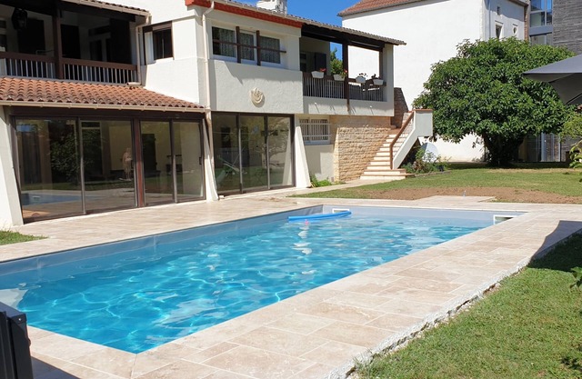 South-facing detached house with private pool