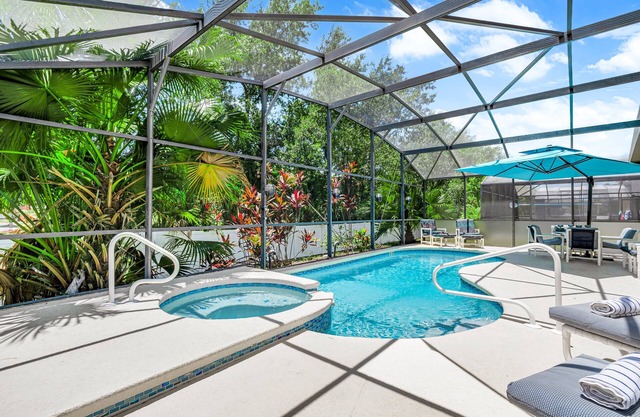 South Facing Pool with Spa - Game room - 2 Suites - Prime Location