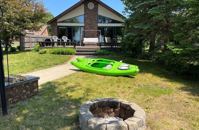 South Lake Leelanau lakefront home, Kayaks/Bikes provided, Clean Sandy bottom n