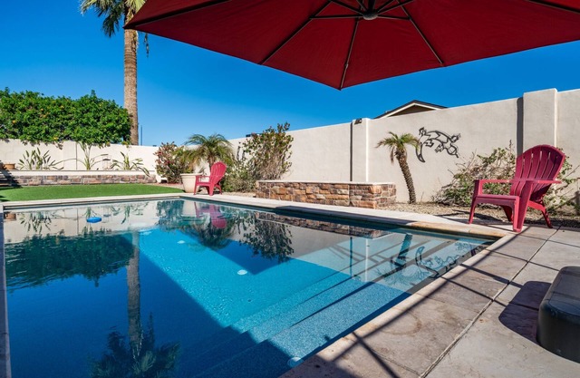 South Mountain Retreat - Free Heated Pool, Tesla outlet, RV Parking