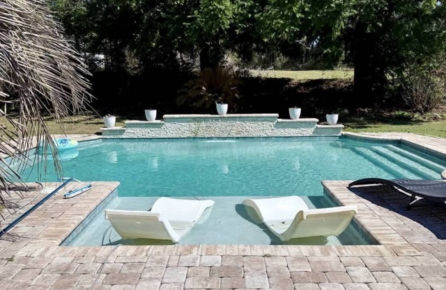 Southern Charm Estate Min From Shopping & Beaches