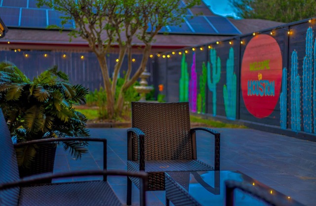 Southern livings 4Brs home near shopping,dining, golf, park, Houston Downtown.