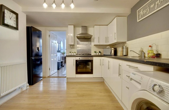 Southsea Apartment-Parking-Pool-Hot tub