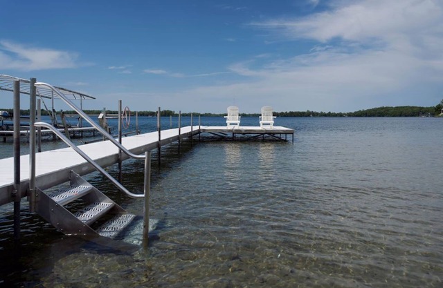 Southshore Lakehouse on Gun Lake -Like New Home on Goldcoast of Gun Lake