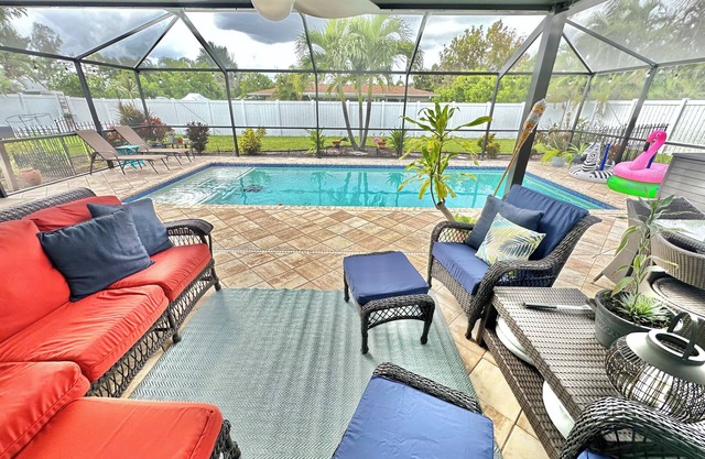 Southwest Cape Coral Escape with Luxurious Lanai & Heated Pool- No extra charge!