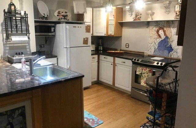 SouthwestMi Paradise.Pool,Bocca Ball courts /5 acres. GREAT WEDDING VENUE!