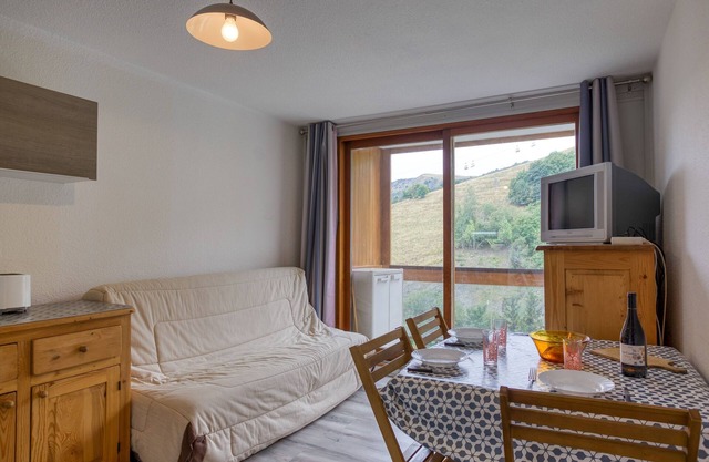 Soyouz-Vanguard 10 - Studio Apartment, Sleeps 4