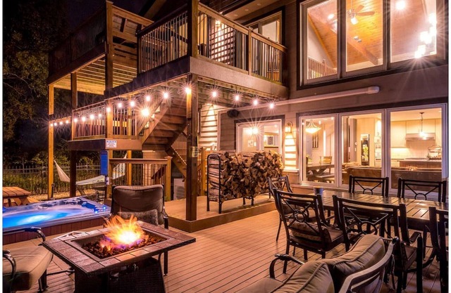 Spa-quality amenities, dog friendly, close to trails, IN Dunes Nat’l Park