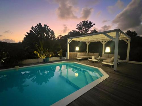 Spacieuse VILLA COROSSOL avec piscine et jeux extérieurs