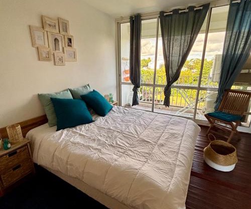 Spacieux appart avec piscine, 5 minutes à pied des plages