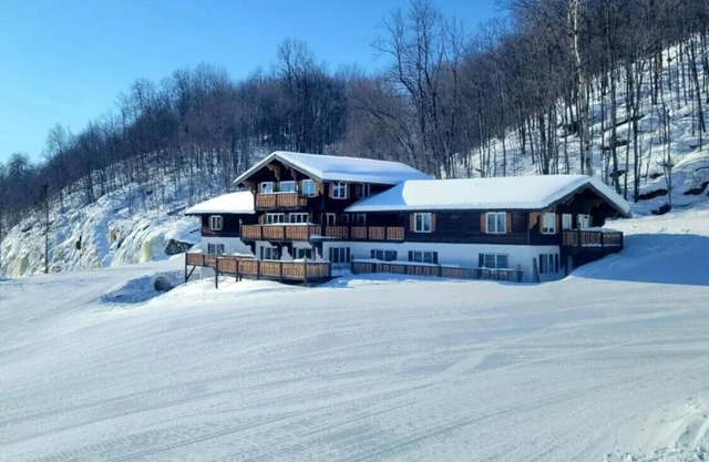 Spacious 10-bedroom chalet with WiFi and AC in delightful Upson - Floor 2