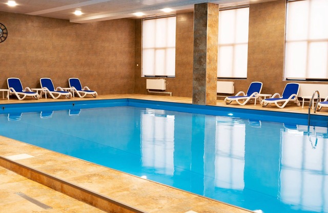 Spacious 1BR Pool & Sauna