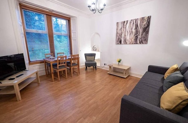 ☆ Spacious 2 Bed flat, Close to University ☆