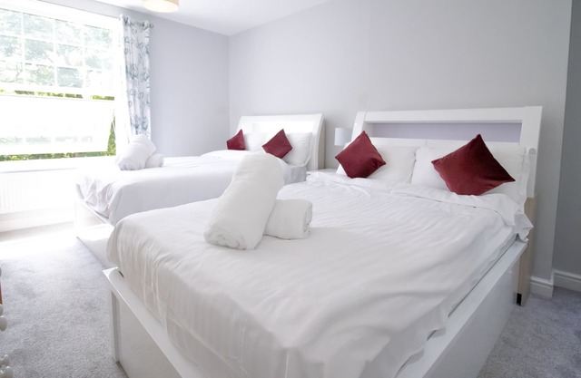 Spacious 2 Bedroom Apartment, Accomodate 6 Adults
