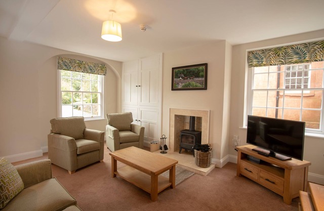 Spacious 2 Bedroom Apartment Surrounded with 36 Acres of Parkland