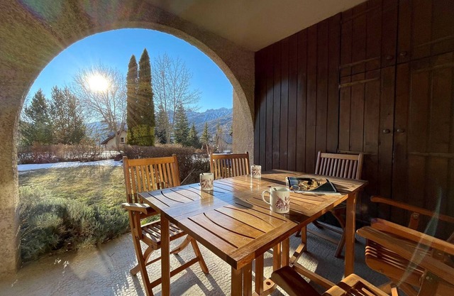 Spacious 2-BR Apt in Briançon, Garden, Near Hiking Trails, Sleeps 6, Parking